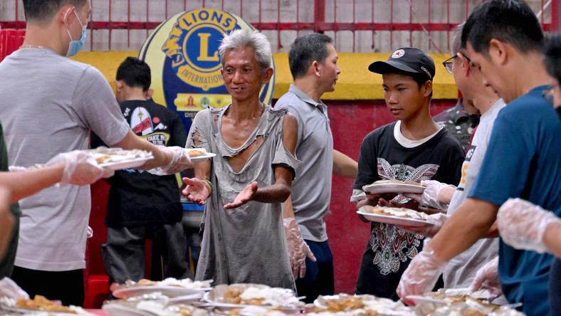 印尼,站在火山口